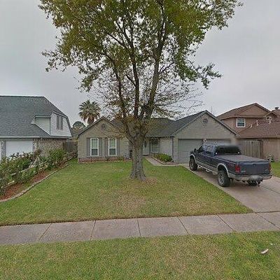 3802 Cottonwood Dr, La Porte, TX 77571