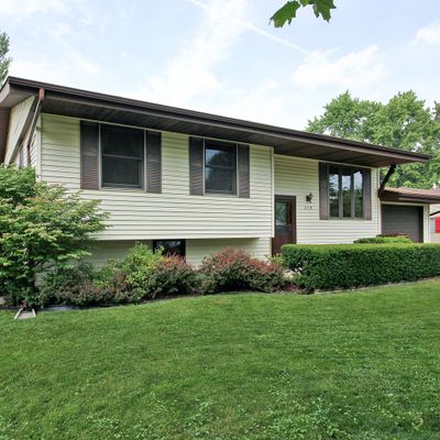 319 Birch Rd, Woodstock, IL 60098