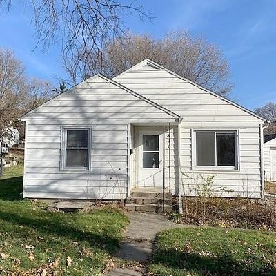 810 10 Th St, Perry, IA 50220