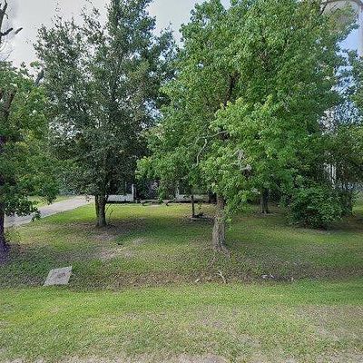 706 Beaumont St, Anahuac, TX 77514