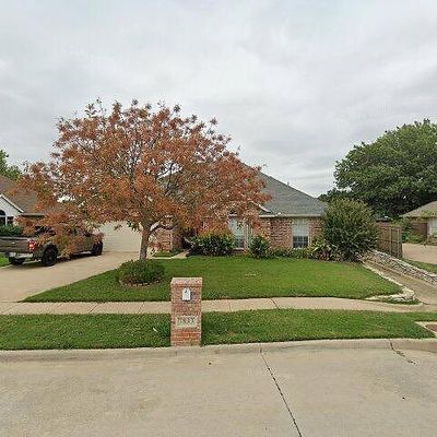 7833 Old Hickory Dr, North Richland Hills, TX 76182