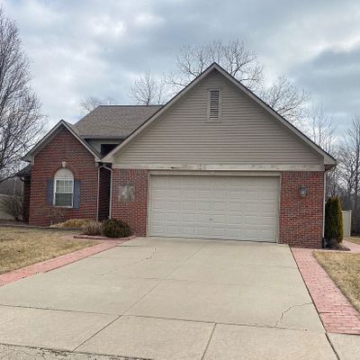 33233 Crooks St, Rockwood, MI 48173