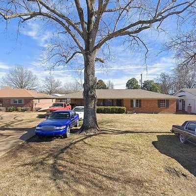 512 Montgomery St, Greenwood, MS 38930