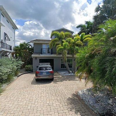 803 Harbor Dr, Belleair Beach, FL 33786