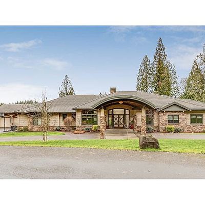 15251 S Lake Side Ct, Oregon City, OR 97045