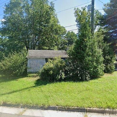 2 E Crescent St, Boyce, VA 22620