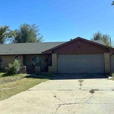 1712 E Cottonwood Ter, Mustang, OK 73064