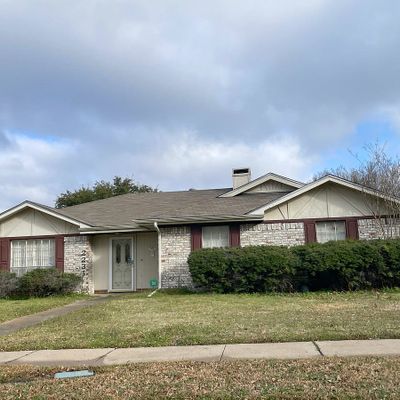 2231 Roundrock Dr, Carrollton, TX 75007