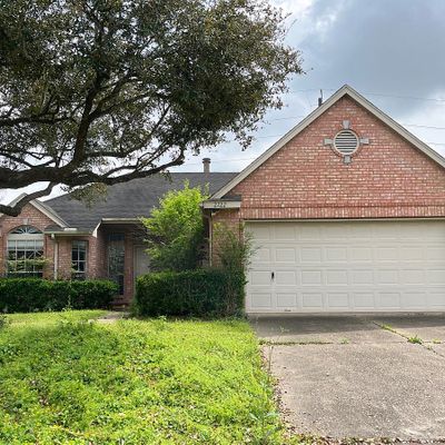 2722 N Larkspur Cir, Pearland, TX 77584