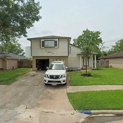 2806 N Brompton Dr, Pearland, TX 77584