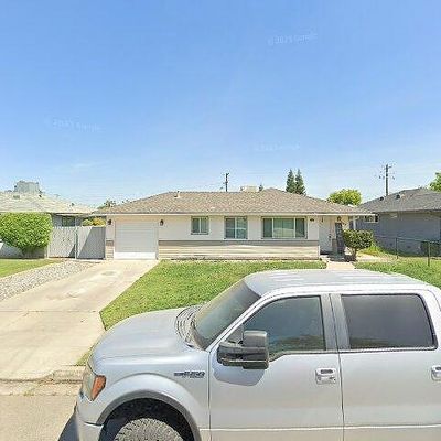 305 Oatman Ave, Sanger, CA 93657