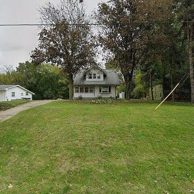 358 N Country Club Rd, Decatur, IL 62521