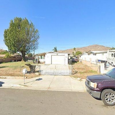 3223 Apple Ave, Jurupa Valley, CA 92509