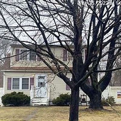 45 Winston Dr, Shirley, NY 11967