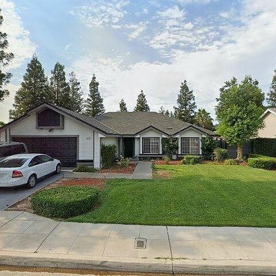 552 W Minarets Ave, Clovis, CA 93611