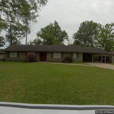 5975 N Circuit Dr, Beaumont, TX 77706