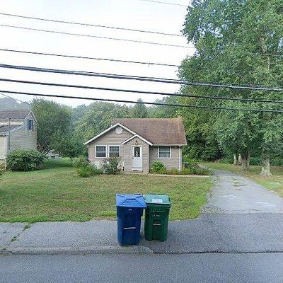 70 Dayton Rd, Waterford, CT 06385