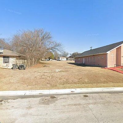 949 Baker St, Fort Worth, TX 76104