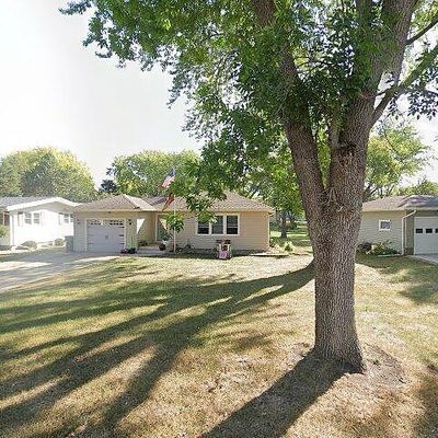 1109 S Moore St, Blue Earth, MN 56013