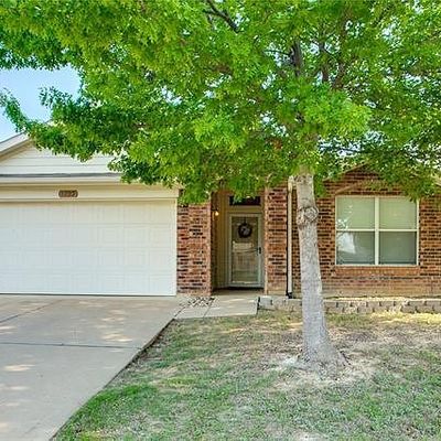 1737 White Feather Ln, Fort Worth, TX 76131