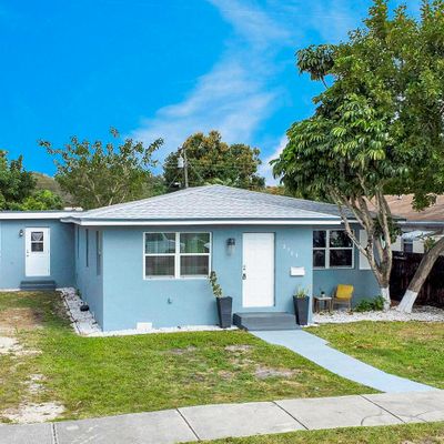 2709 Dewey St, Hollywood, FL 33020