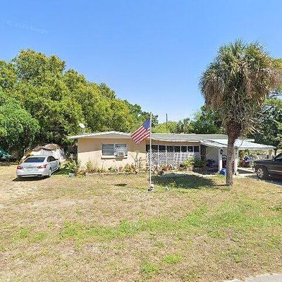 376 Kingston Dr E, Fort Myers, FL 33905