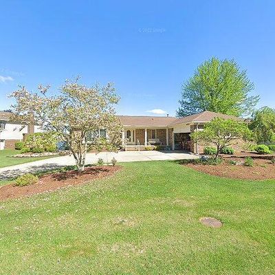 380 Lakes Edge Dr, Oxford, MI 48371