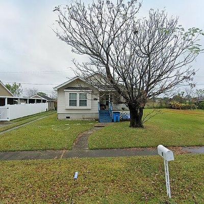 8 Carroll Dr, Chalmette, LA 70043