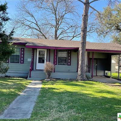 707 E Hamilton St, Cuero, TX 77954