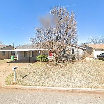 1008 W Cornelia Ave, Iowa Park, TX 76367