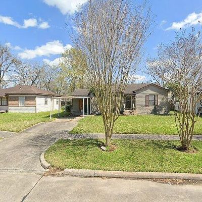 1107 Mobile Dr, Pasadena, TX 77506