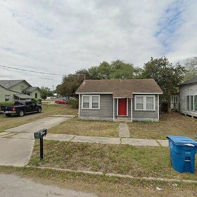 111 E Flournoy St, Beeville, TX 78102