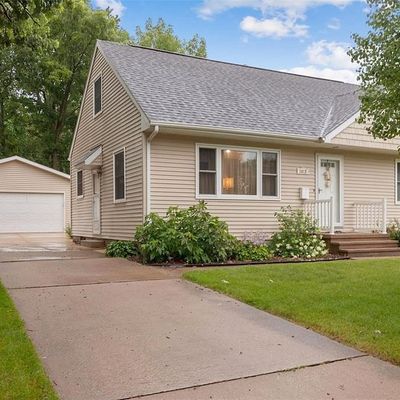 1019 32 Nd St Ne, Cedar Rapids, IA 52402