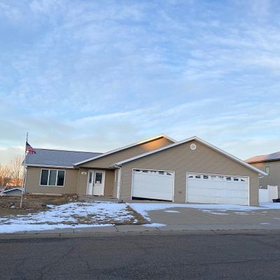 1471 4 Th Ave E, Dickinson, ND 58601