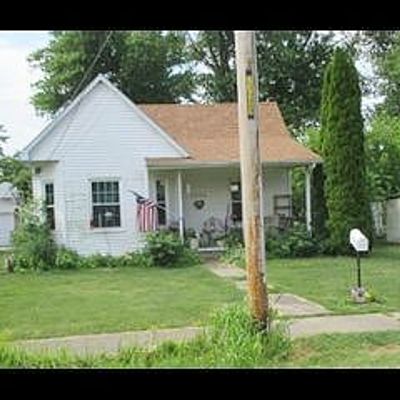 1224 E Olive St, Staunton, IL 62088