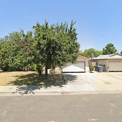 1635 Dennis Ave, Clovis, CA 93611