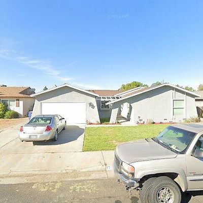 172 W Swift Ave, Clovis, CA 93612