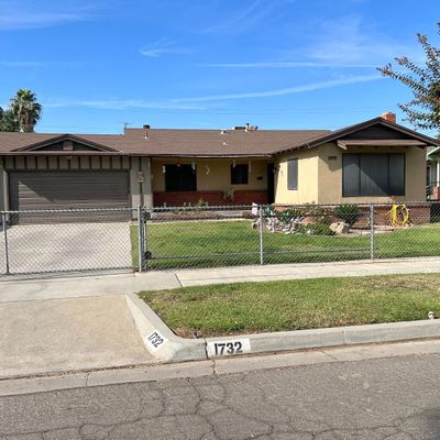 1732 S Whitney Ave, Fresno, CA 93702