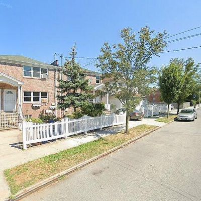 20619 48 Th Ave, Oakland Gardens, NY 11364