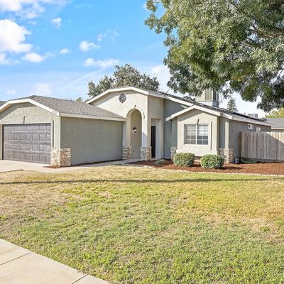 2090 Martinho Ave, Tulare, CA 93274