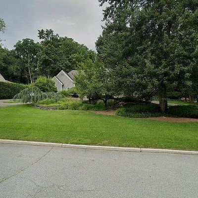 22 Surrey Ln, Mahwah, NJ 07430