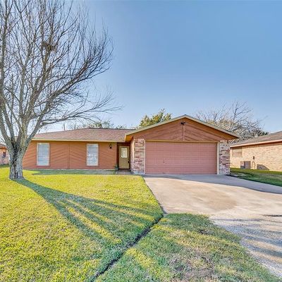 201 Draeger Dr, West Columbia, TX 77486