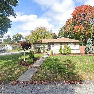 26 Fernbrook Dr, Cranston, RI 02920