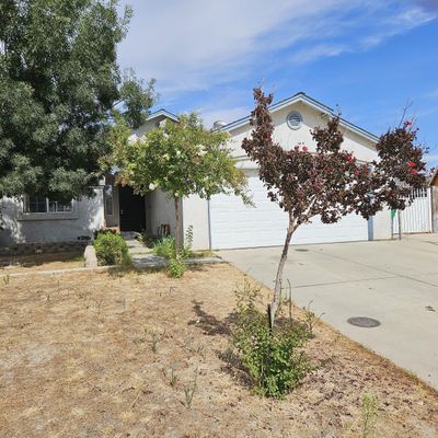 2734 Pine St, Selma, CA 93662