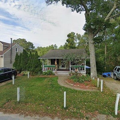 29 Parkwood Dr, Wareham, MA 02571