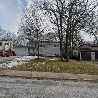 3 Timber Trl, Streamwood, IL 60107