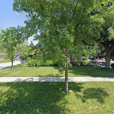 301 Pine Ln, Bensenville, IL 60106