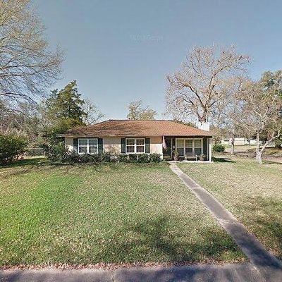 401 Poinsetta St, Lake Jackson, TX 77566