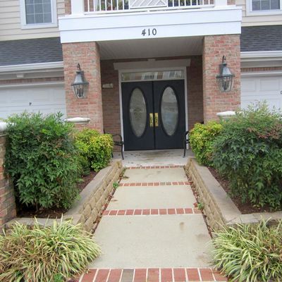 410 Hamlet Club Dr #104, Edgewater, MD 21037