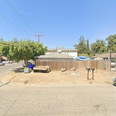 398 E Oakland St, Farmersville, CA 93223